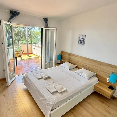 Apartment L&l